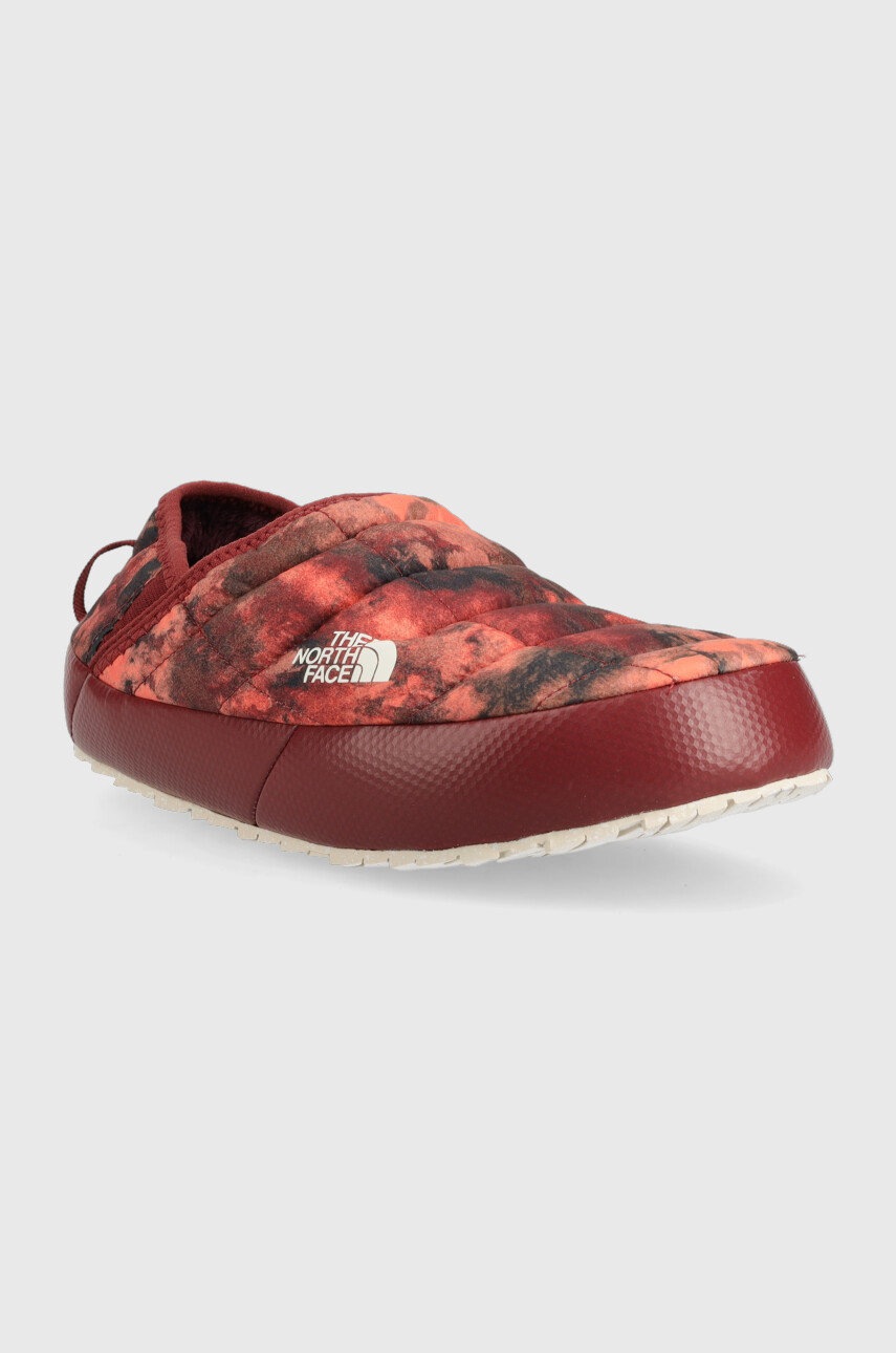 

Тапочки The North Face Women S Thermoball Traction Mule V колір бордовий