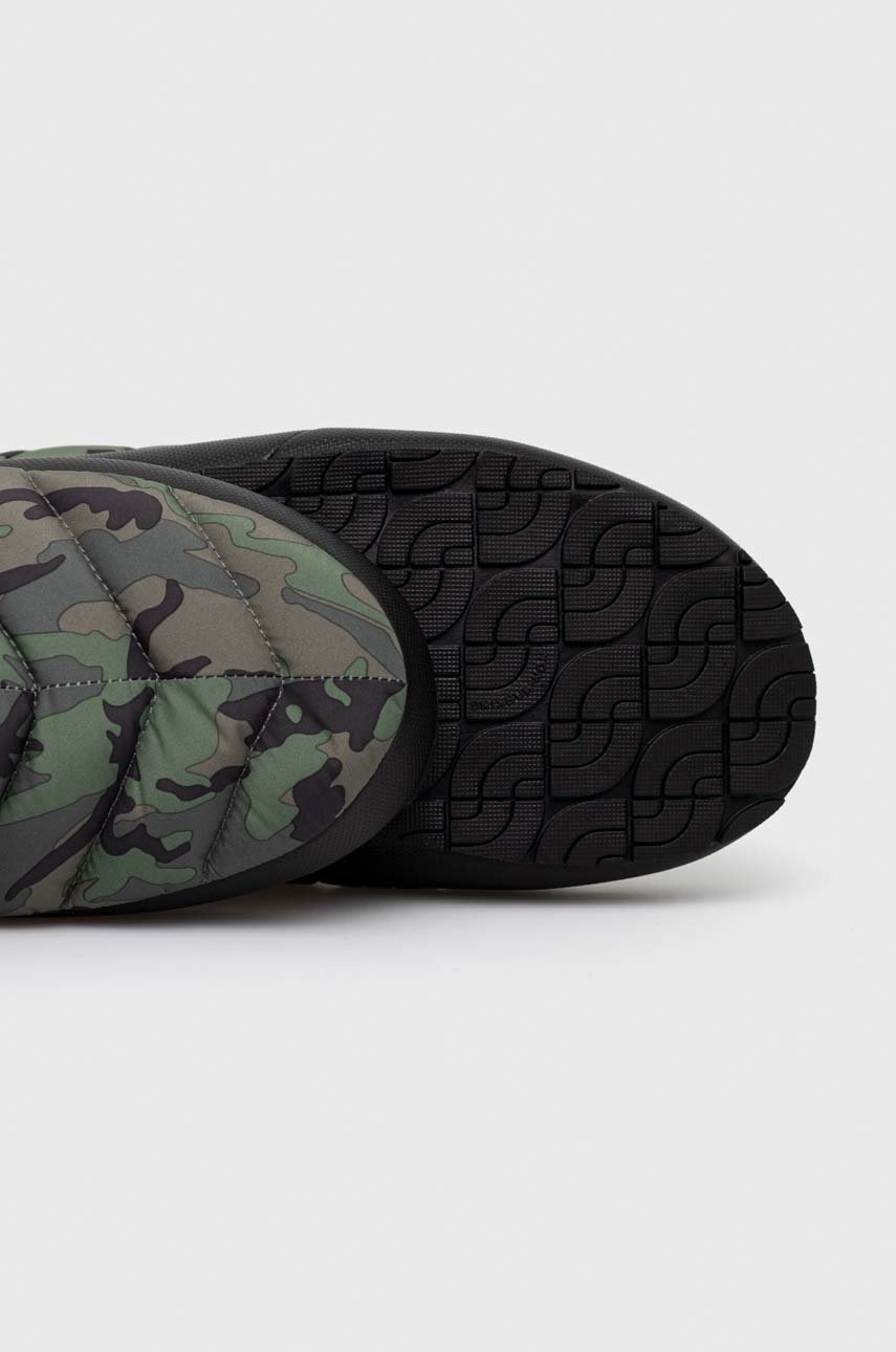 Παντόφλες The North Face Men S Thermoball Traction Bootie χρώμα: πράσινο φωτογραφία