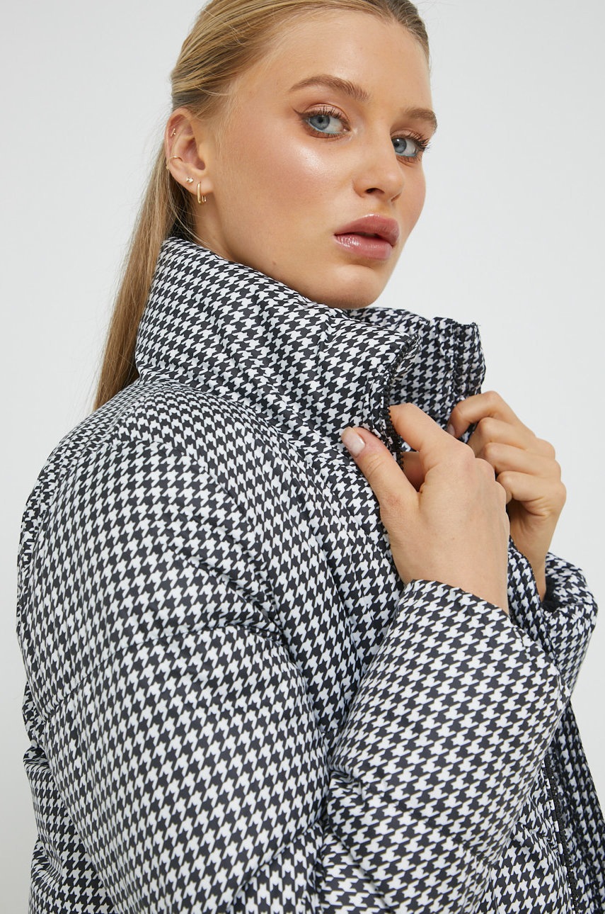 

Яке Only в черно с преходна изолация, Черен