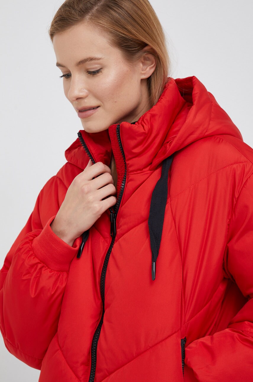 

Яке Vero Moda в червено с преходна изолация с уголемена кройка, Червен