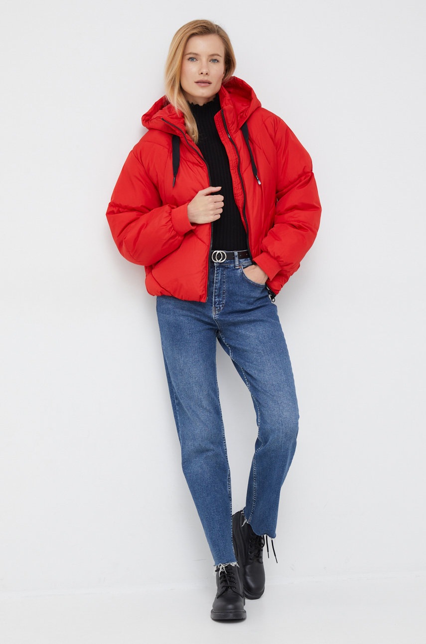

Куртка Vero Moda женская цвет красный переходная oversize
