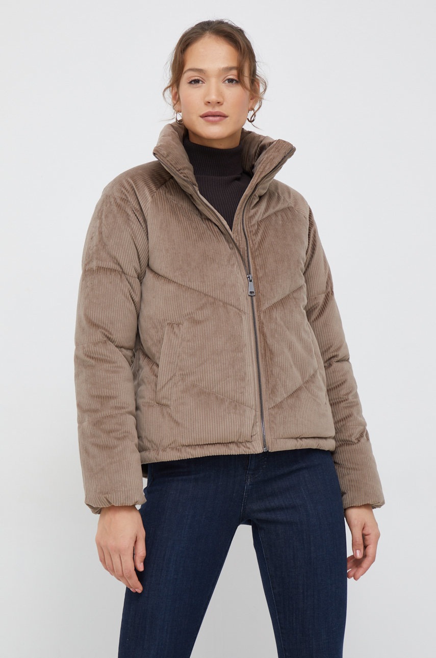 

Яке Vero Moda в бежово с преходна изолация, Бежов