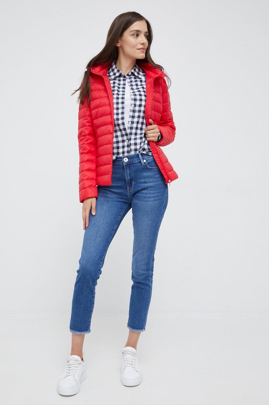 

Пуховая куртка Tommy Hilfiger женская цвет красный переходная