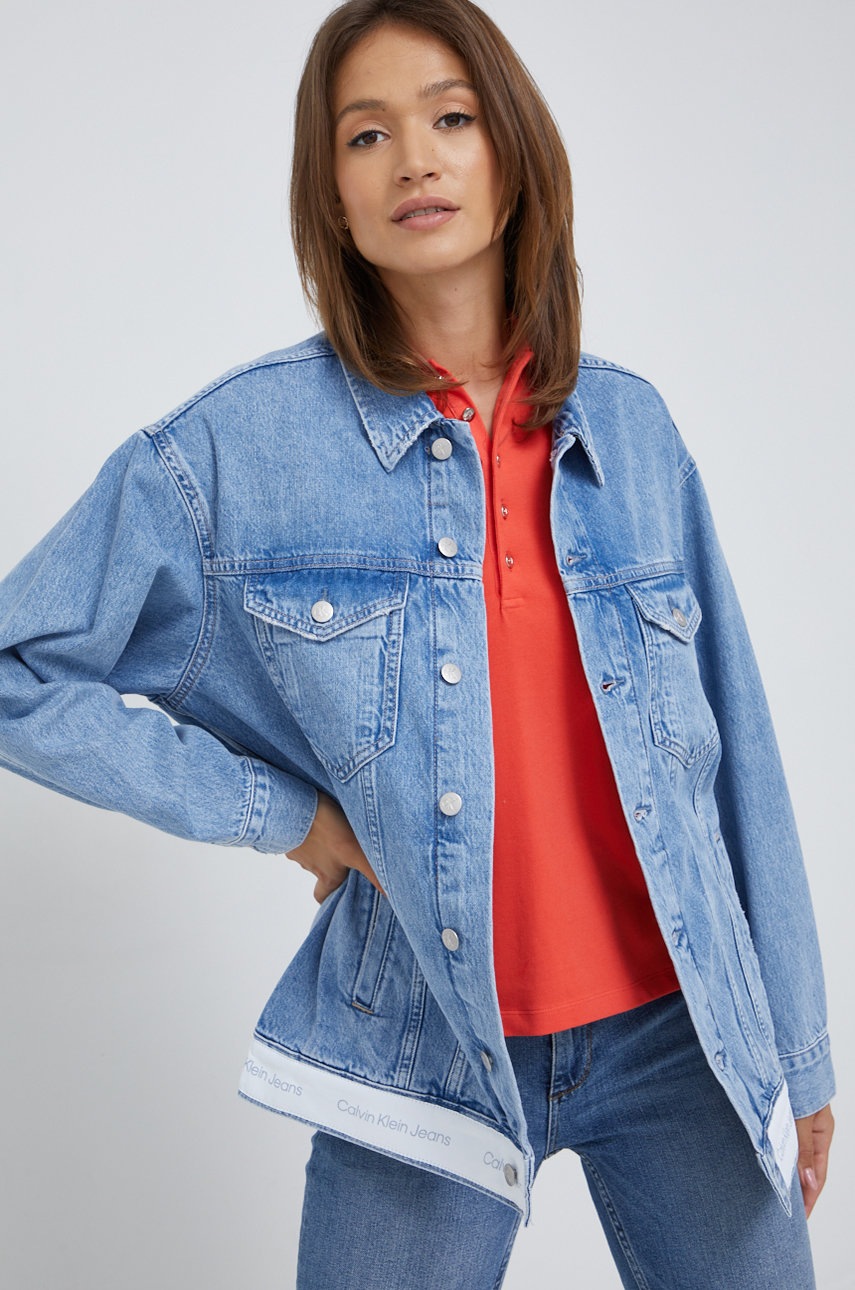 

Дънково яке Calvin Klein Jeans с преходна изолация с уголемена кройка, Син