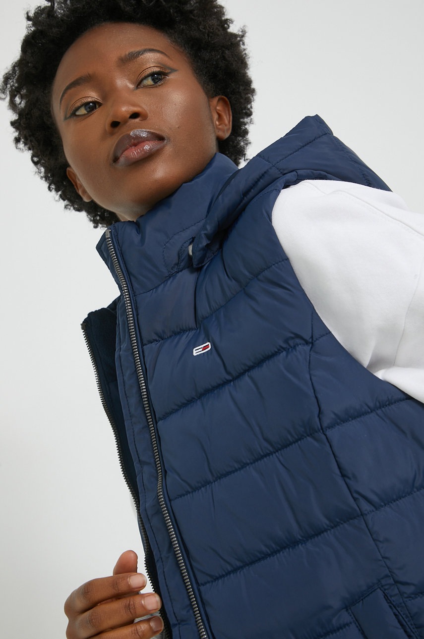 

Елек Tommy Jeans дамски в тъмносиньо със зимна изолация, Тъмносин