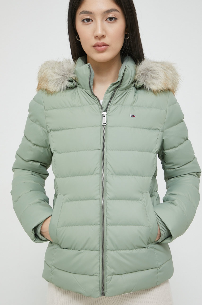 

Пухено яке Tommy Jeans в зелено със зимна изолация, Зелен