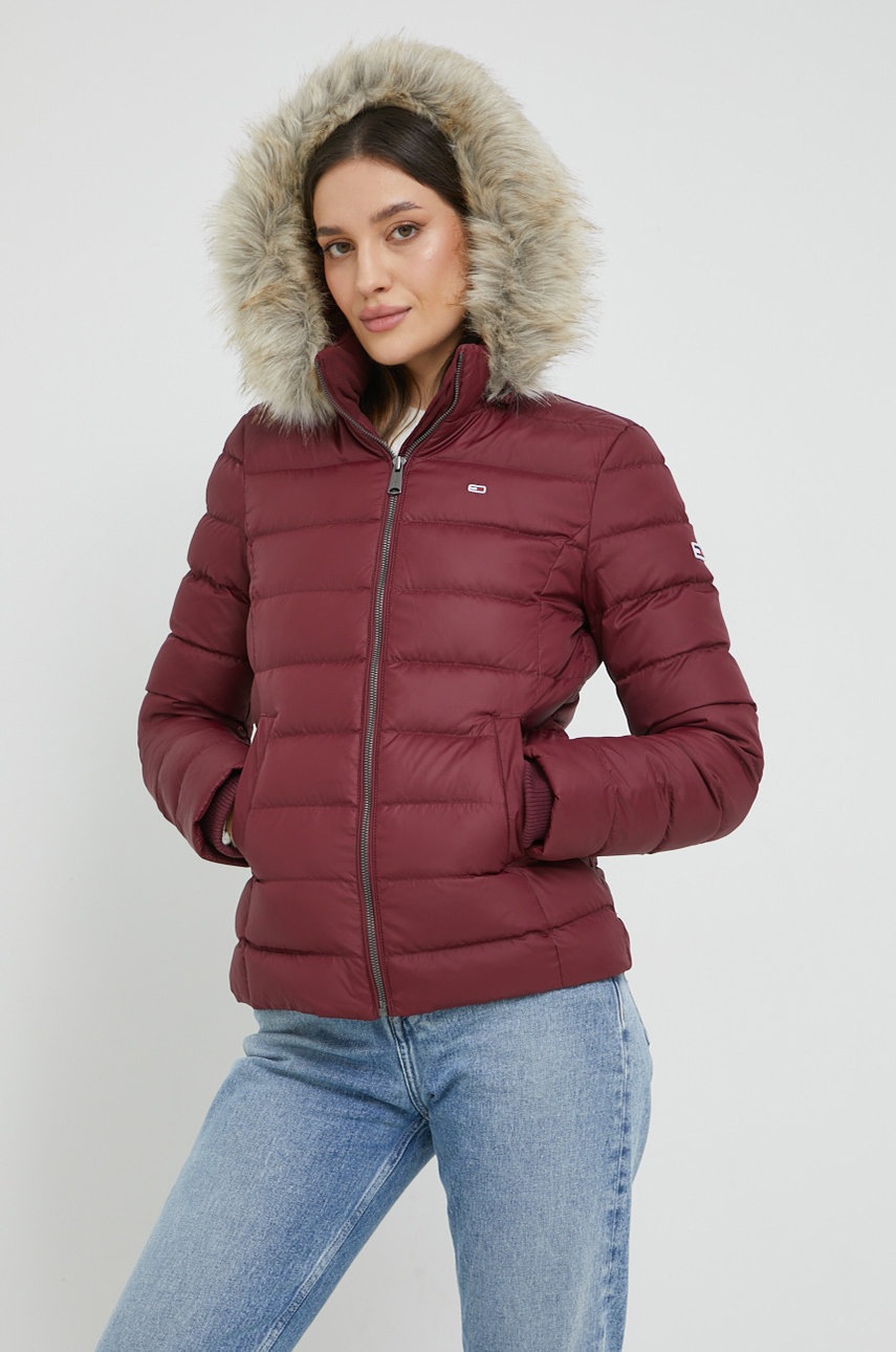 

Пухова куртка Tommy Jeans жіноча колір бордовий зимова