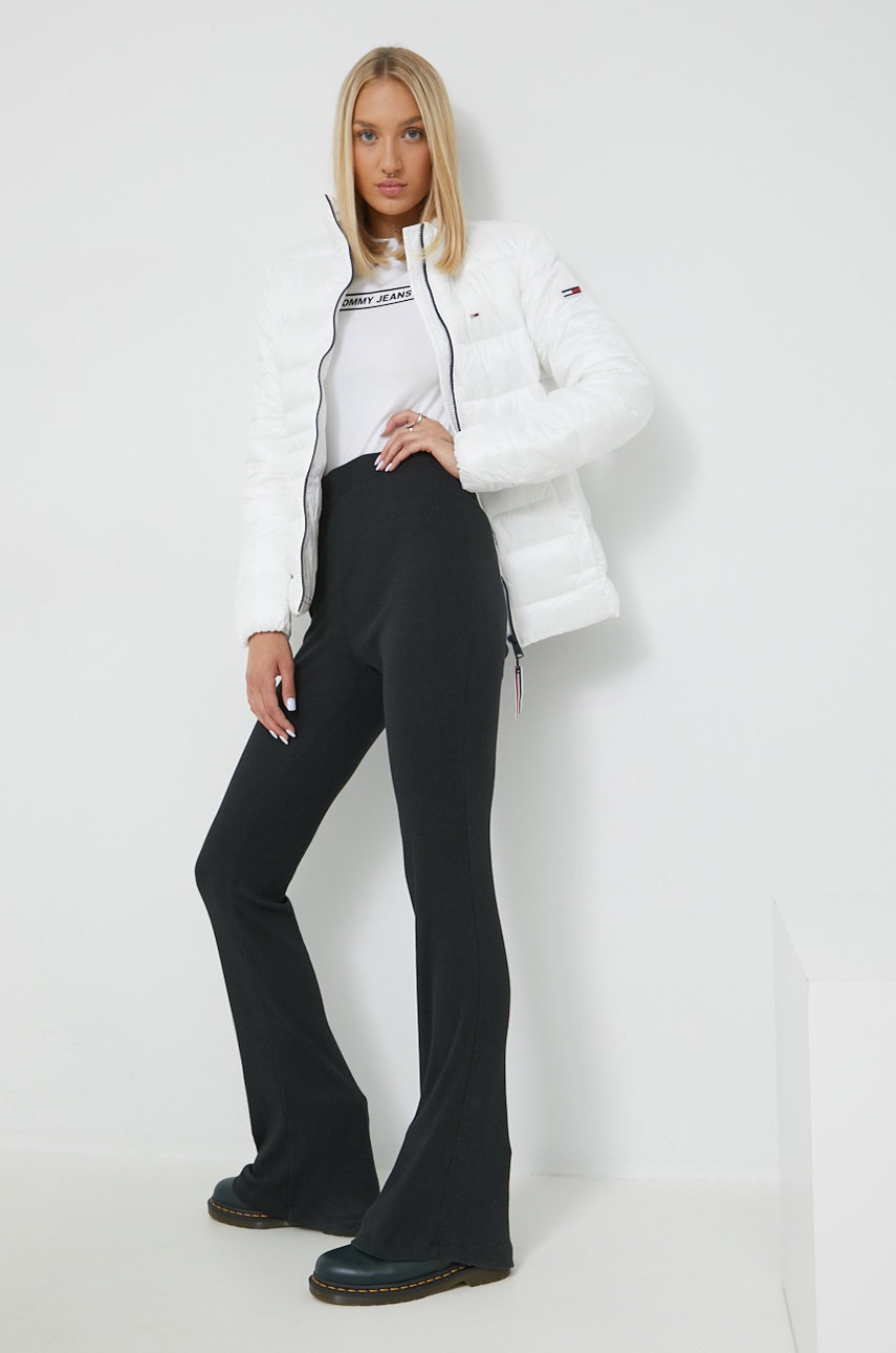 

Куртка Tommy Jeans жіноча колір білий перехідна