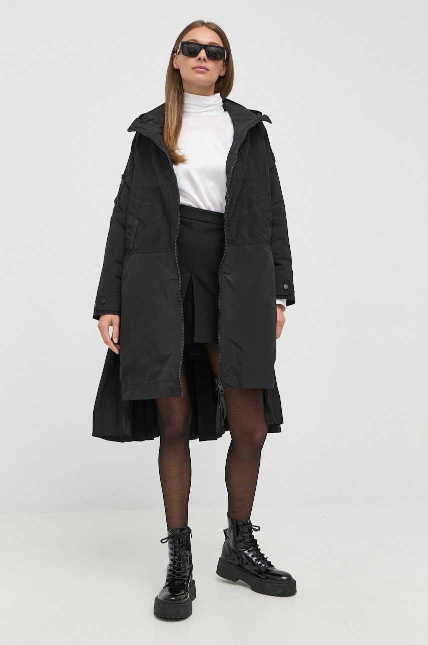 

Куртка Red Valentino женская цвет чёрный переходная
