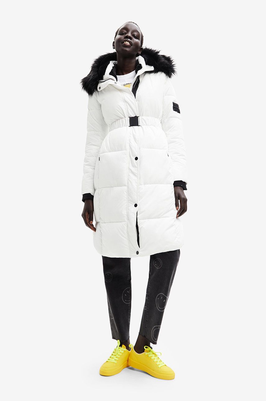 Bunda Desigual dámská, bílá barva, zimní - bílá -  Hlavní materiál: 53% Polyester