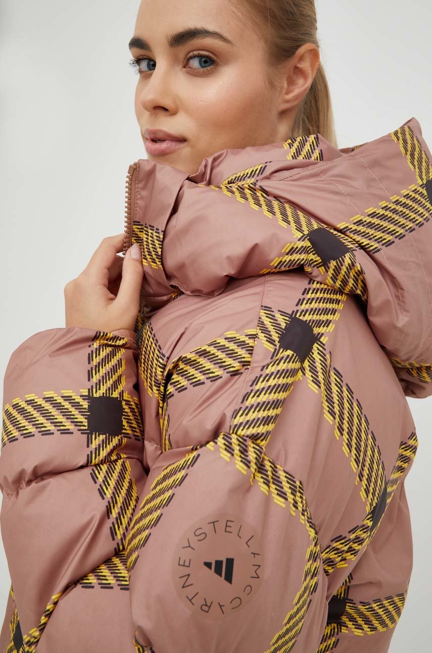

Яке adidas by Stella McCartney в бежово със зимна изолация с уголемена кройка, Бежов