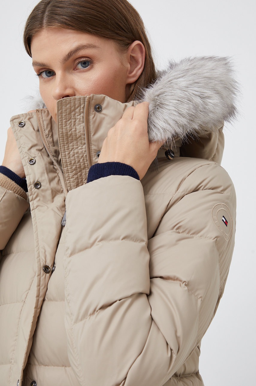 

Пухено яке Tommy Hilfiger в бежово със зимна изолация, Бежов