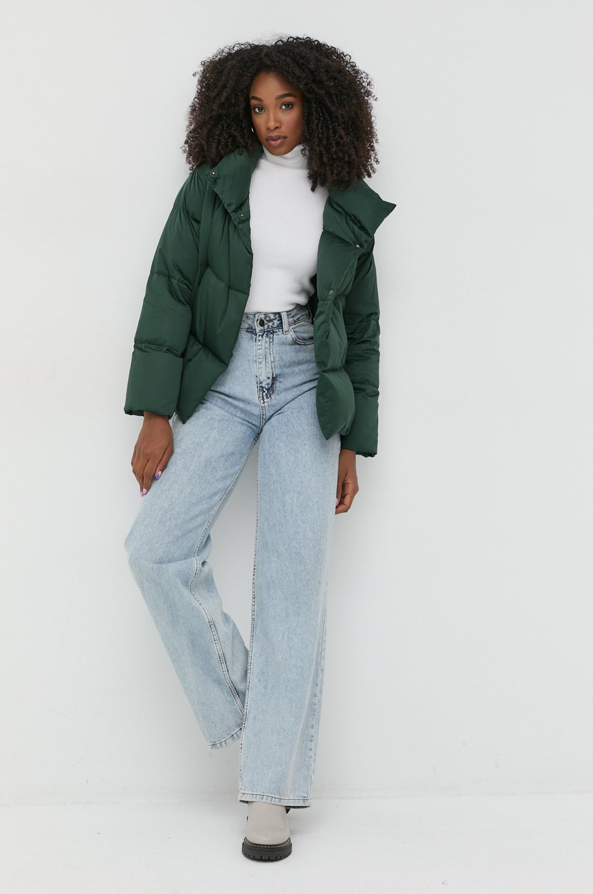 

Пуховая куртка Weekend Max Mara женская цвет зелёный зимняя
