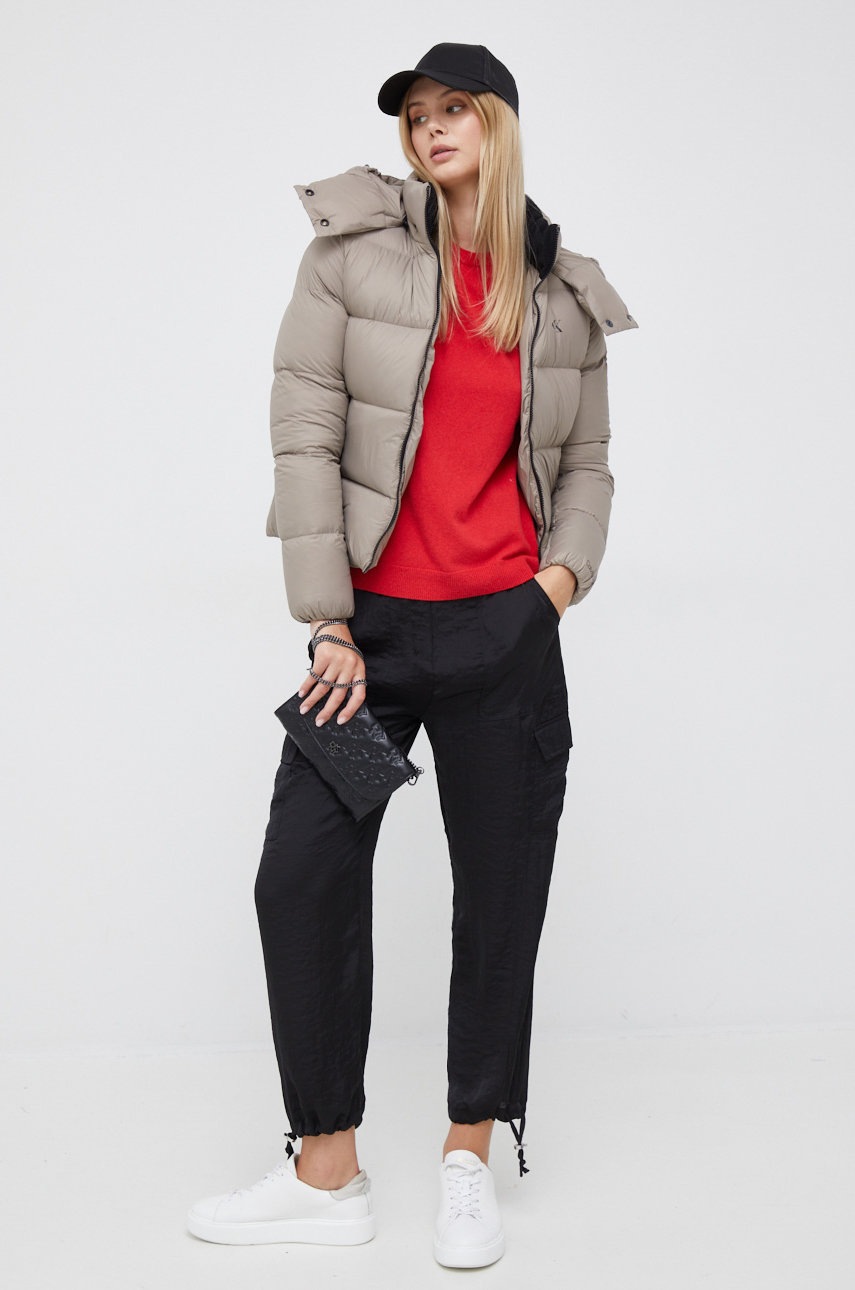 

Пухено яке Calvin Klein Jeans в кафяво със зимна изолация, Кафяв