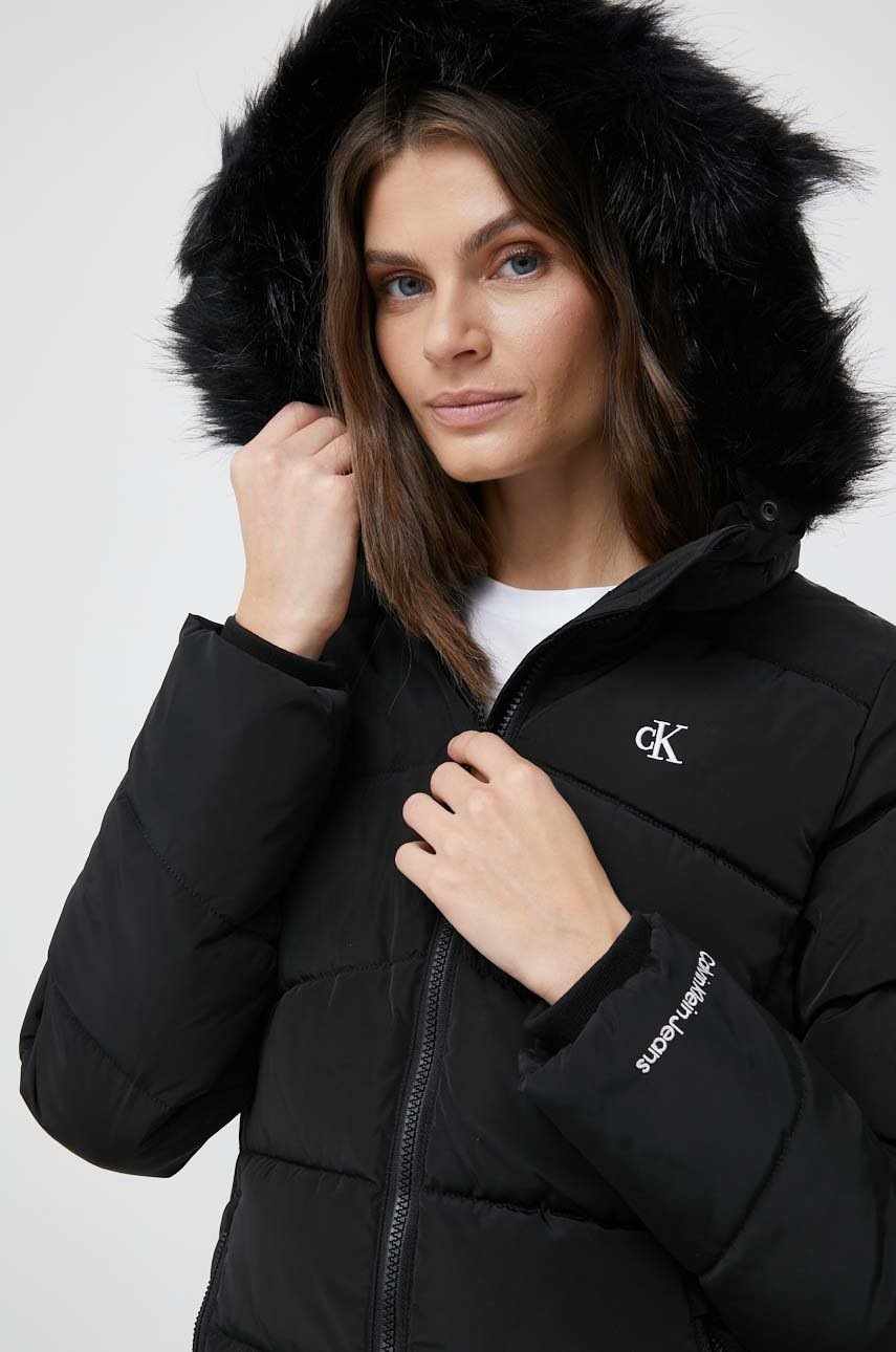 

Яке Calvin Klein Jeans в черно със зимна изолация, Черен