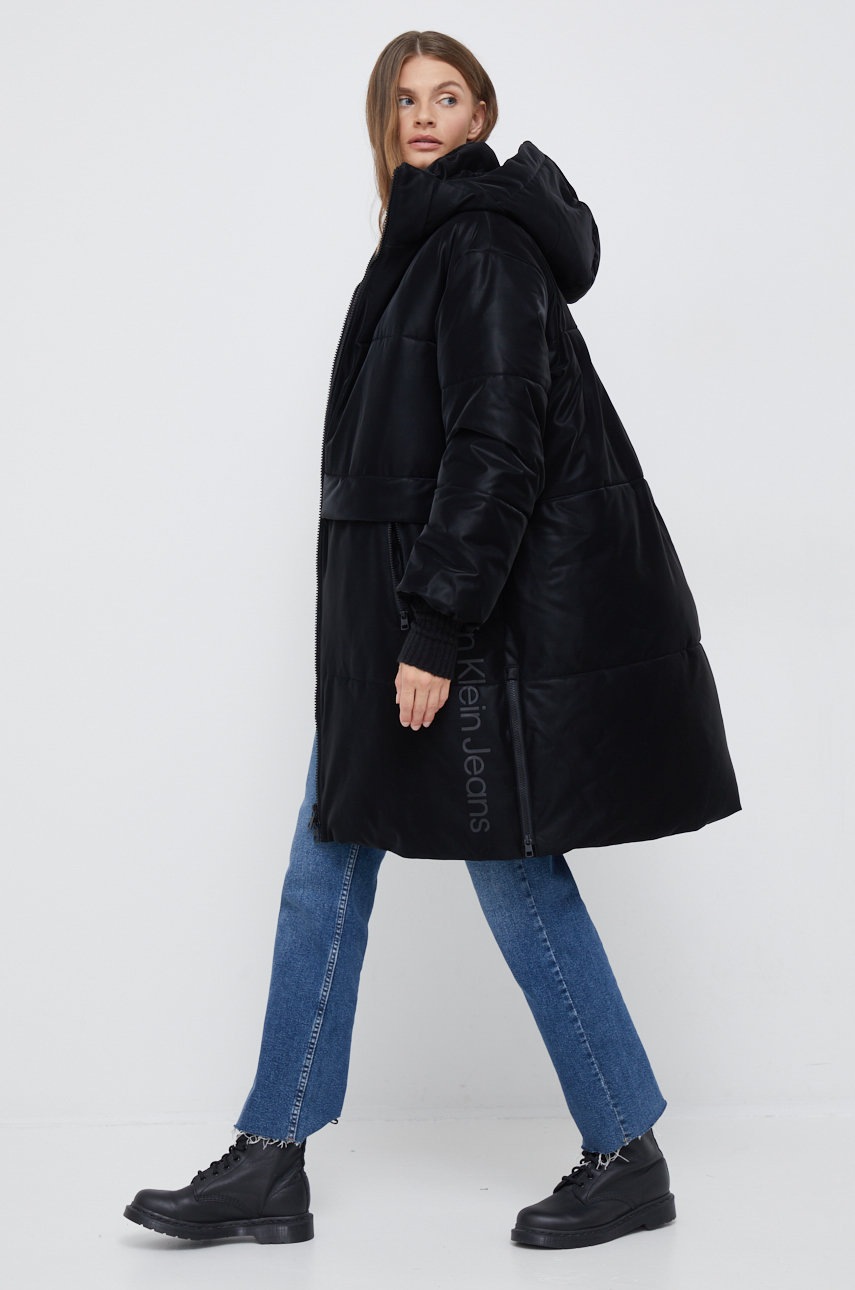 bunda-calvin-klein-jeans-damska-cerna-barva-zimni