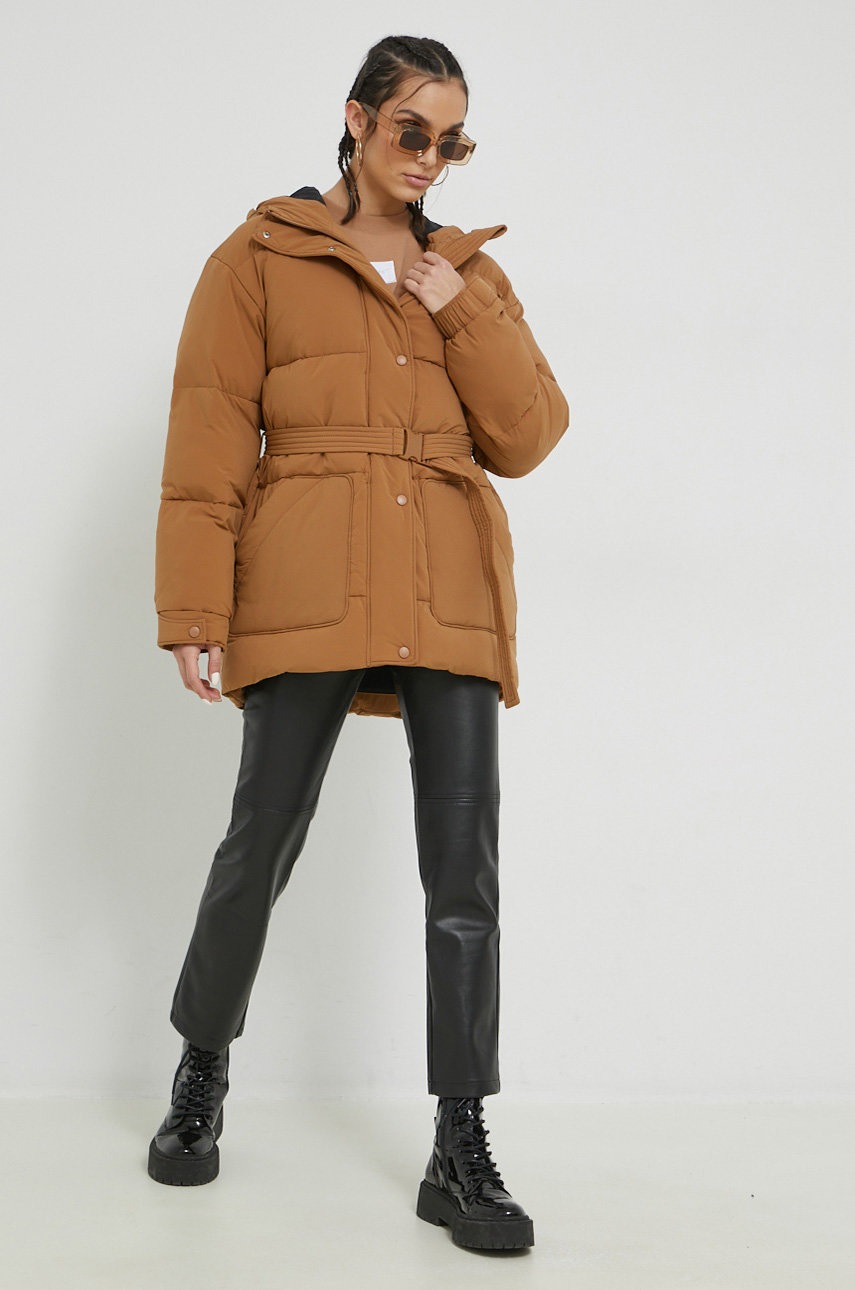 

Куртка HUGO женская цвет коричневый зимняя oversize