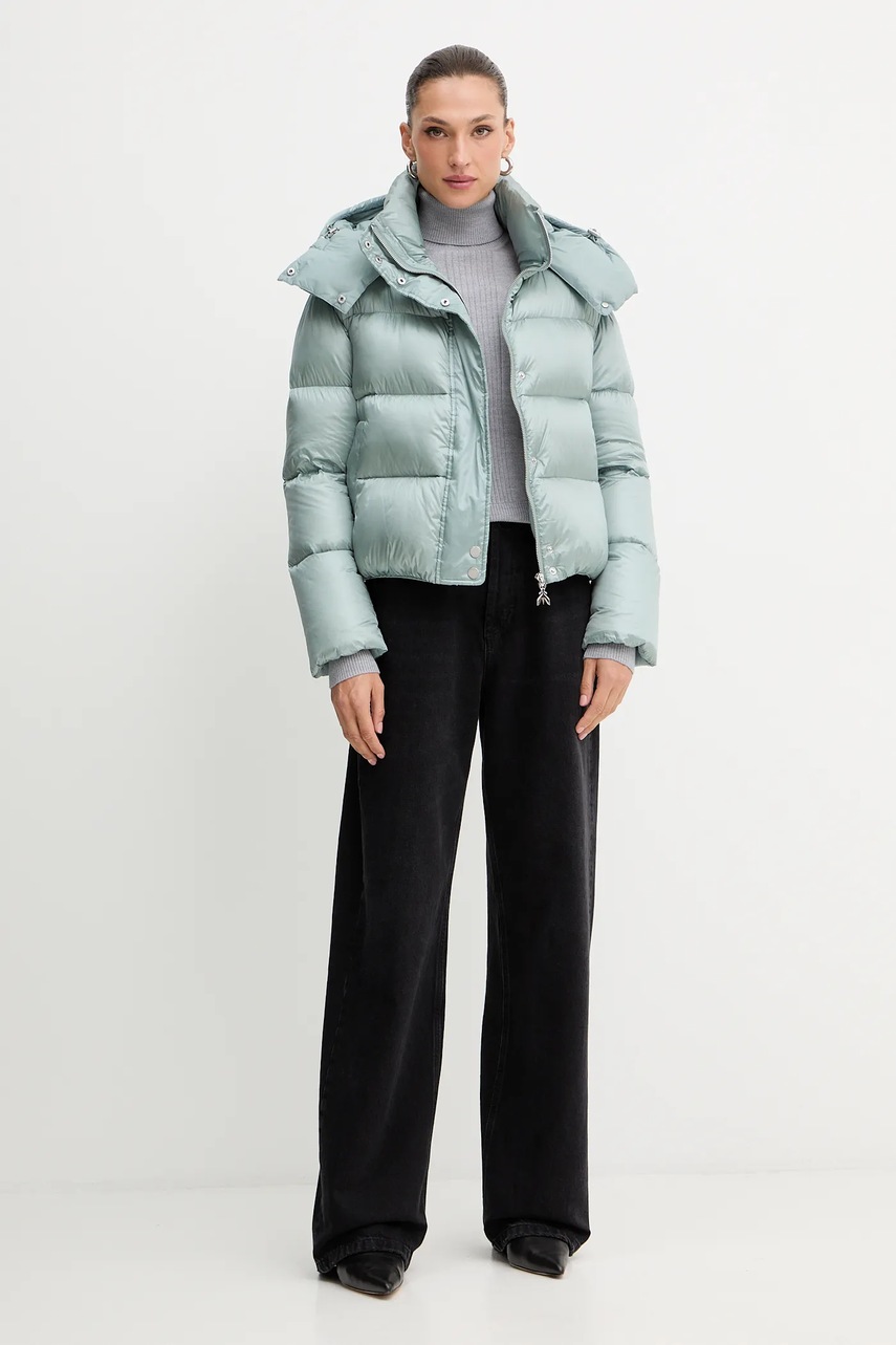 Пуховая куртка Patrizia Pepe цвет коричневый 2O0050.A9M0 Пуховая куртка Patrizia Pepe цвет коричневый 2O0050.A9M0