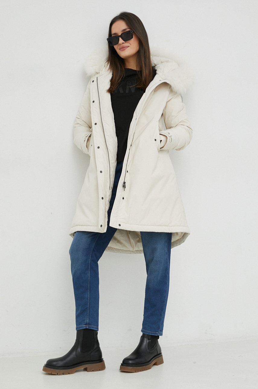 

Пуховая парка Woolrich женская цвет бежевый зимняя