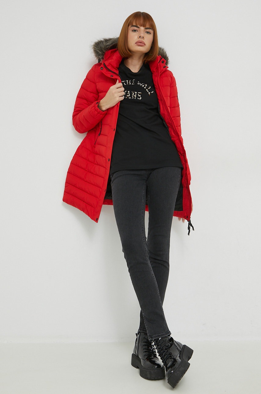 

Куртка Superdry женская цвет красный зимняя