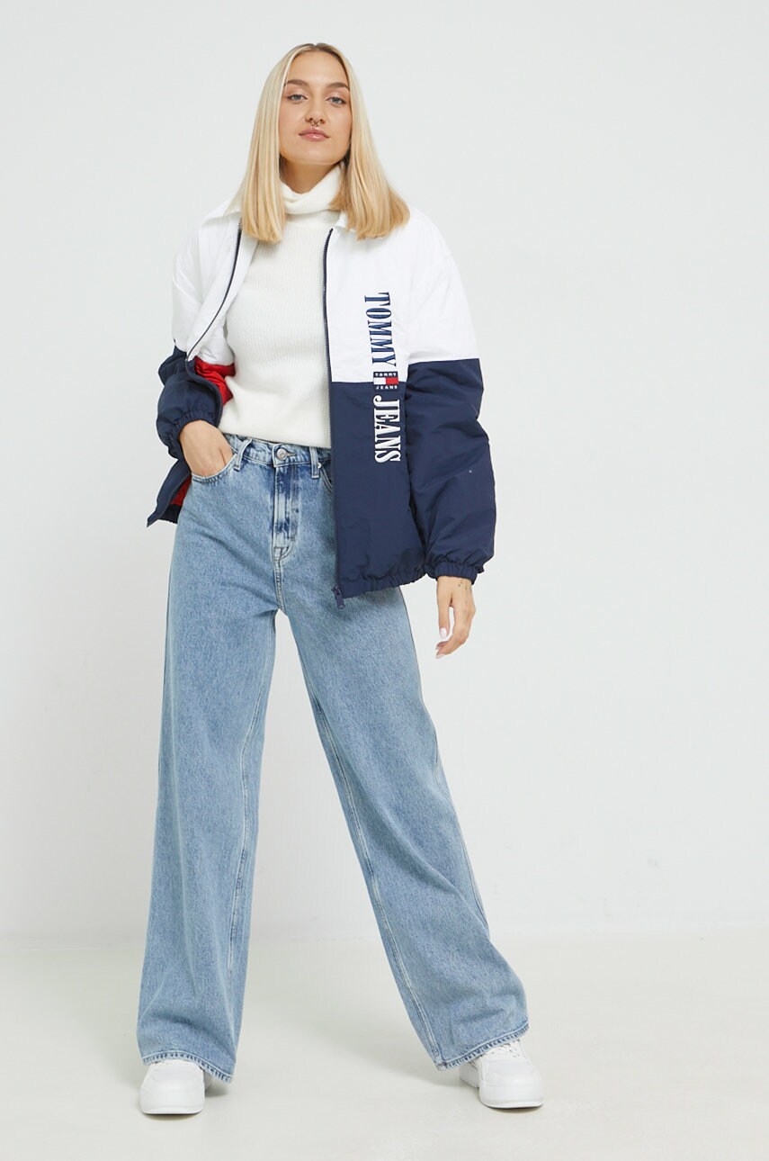 

Куртка Tommy Jeans жіноча колір білий перехідна