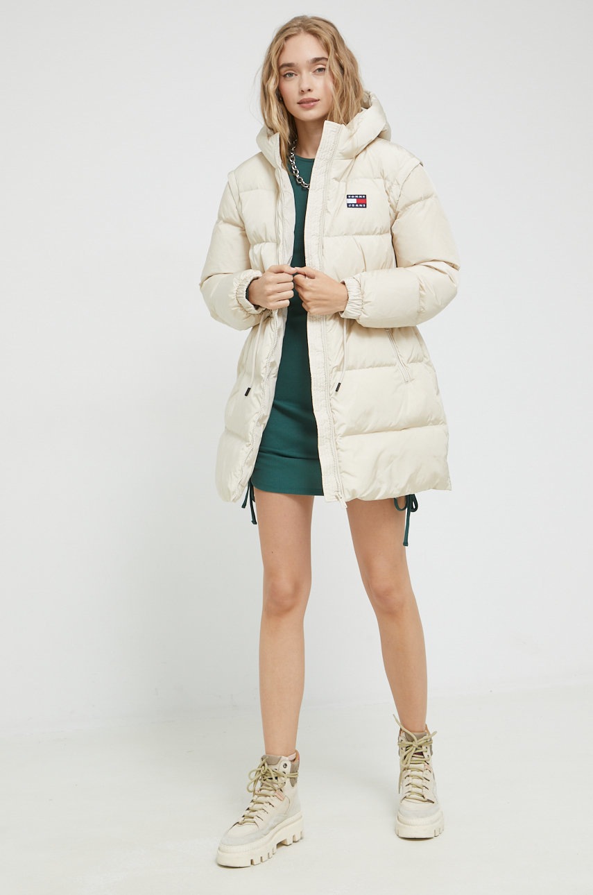 

Пухено яке Tommy Jeans в бежово със зимна изолация, Бежов