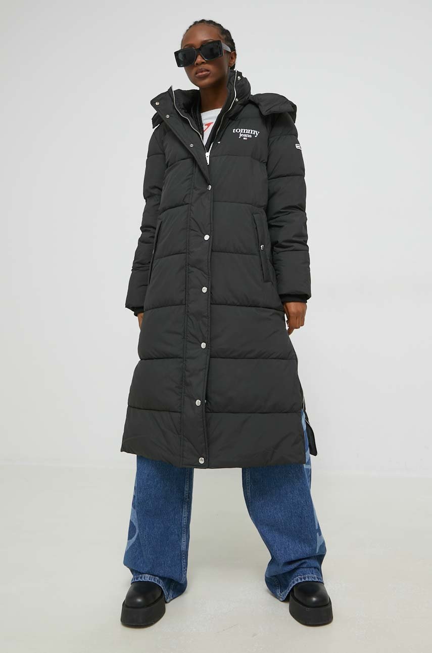 

Яке Tommy Jeans в черно със зимна изолация, Черен
