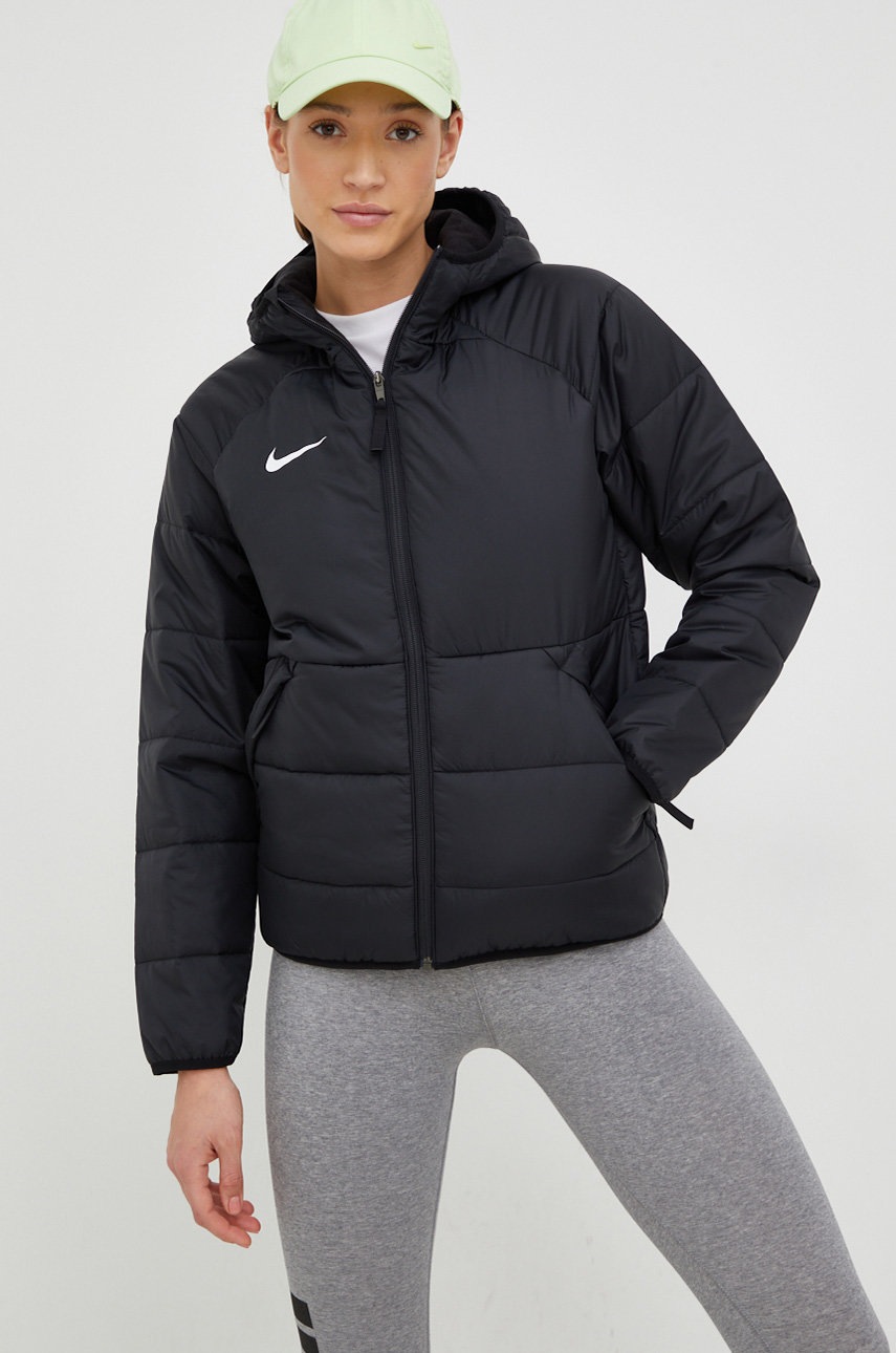 

Яке Nike в черно със зимна изолация, Черен