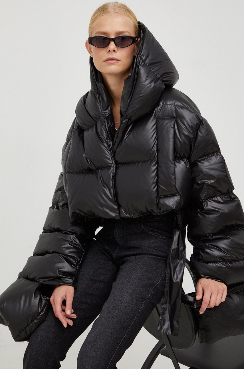 Péřová bunda MMC STUDIO Maffo dámská, černá barva, zimní, oversize - černá -  Hlavní materiál: 