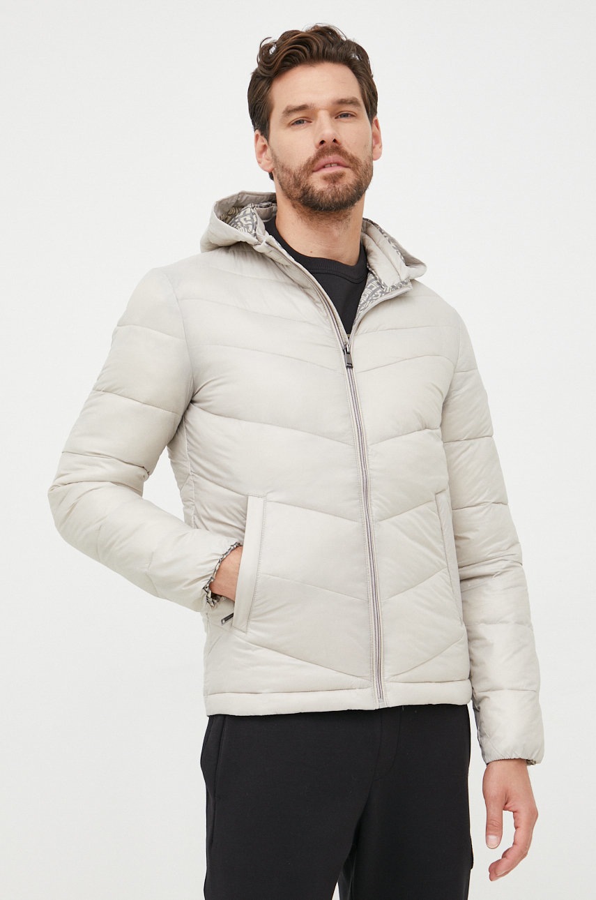 

Яке Guess в сиво със зимна изолация, Сив
