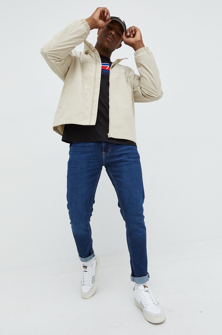 

Куртка Tommy Jeans мужская цвет бежевый переходная