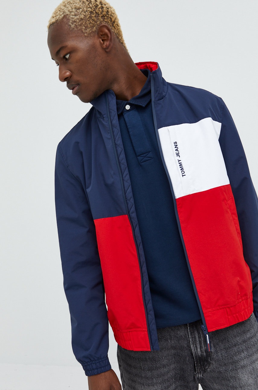 

Куртка Tommy Jeans чоловіча колір синій перехідна