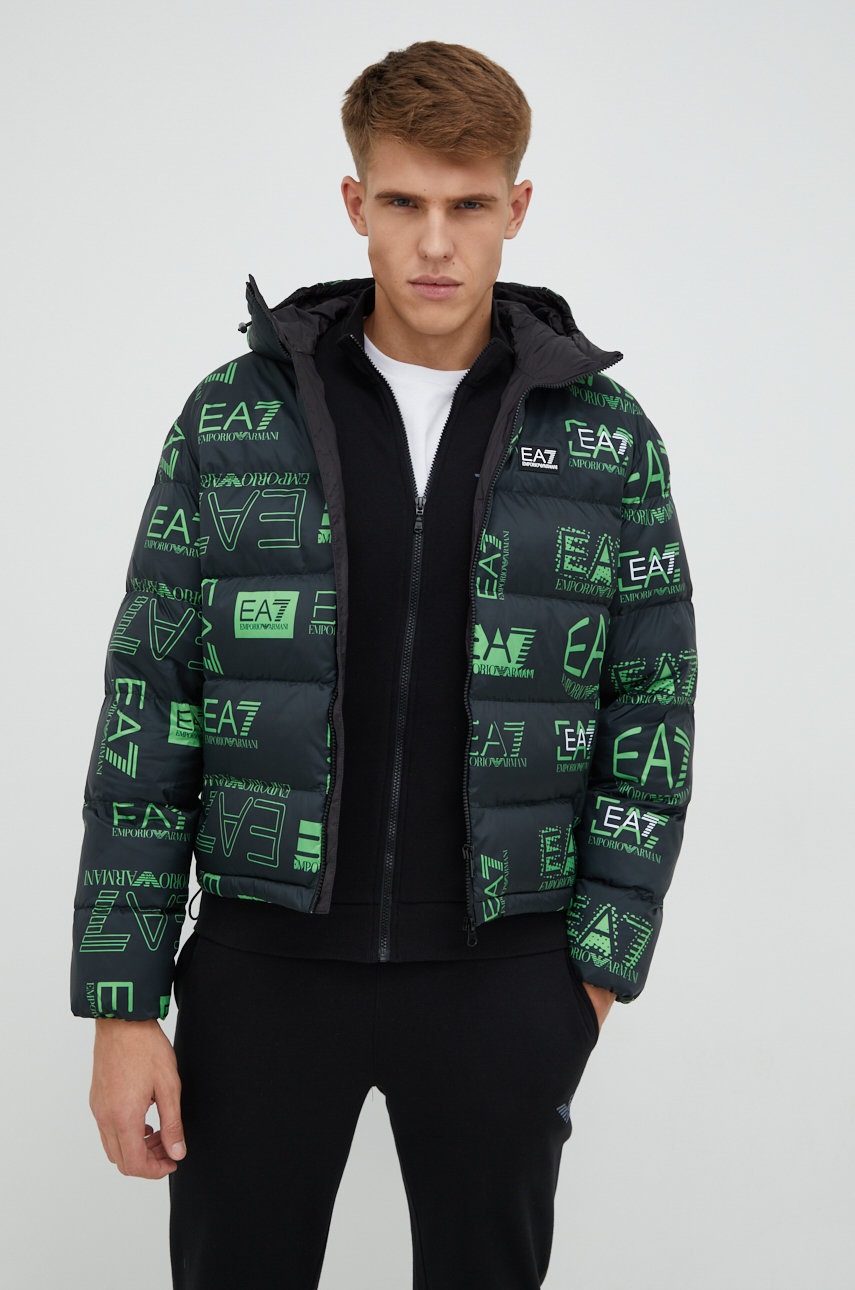 

Яке EA7 Emporio Armani в зелено със зимна изолация, Зелен