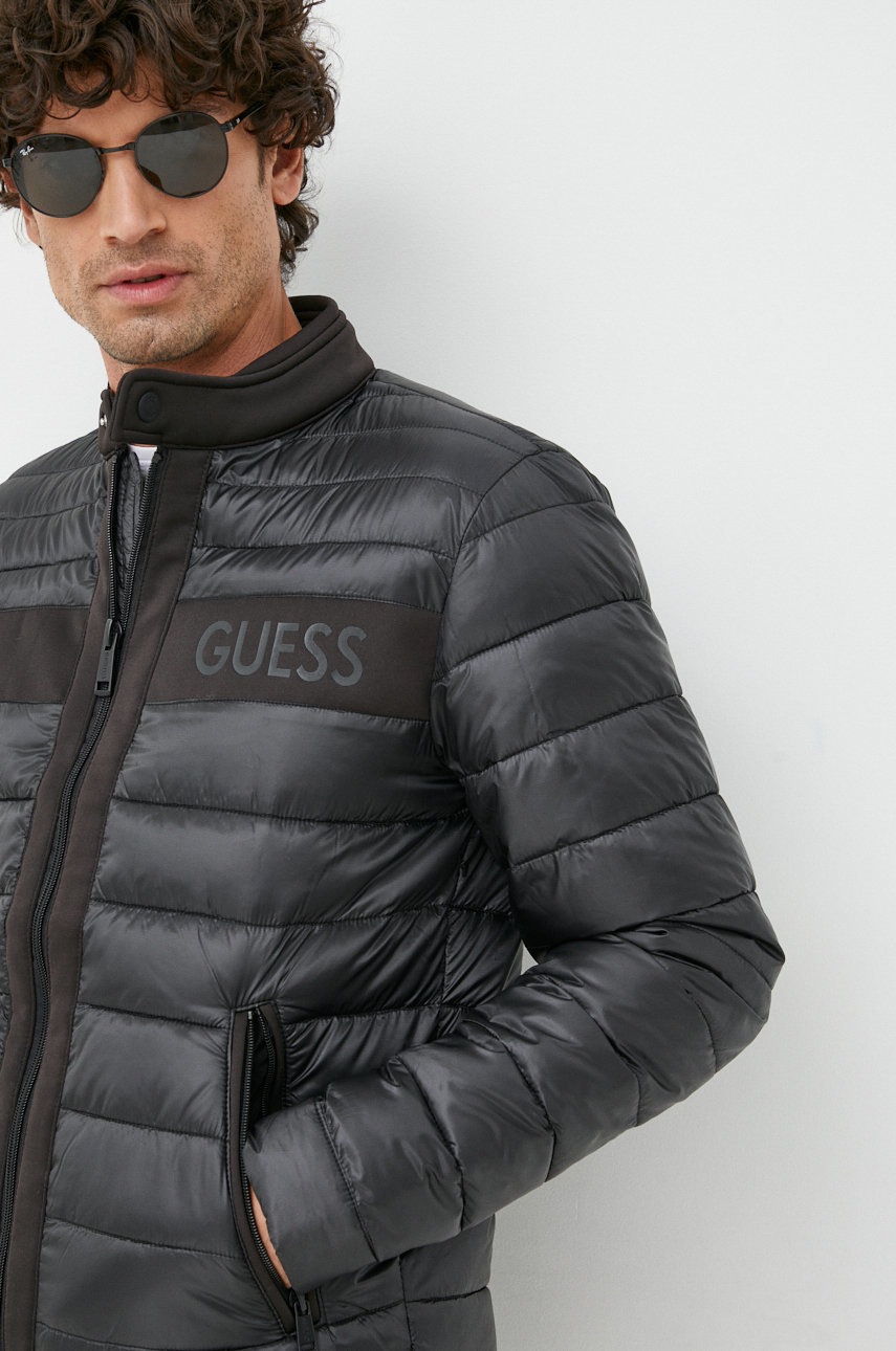 

Яке Guess в черно със зимна изолация, Черен
