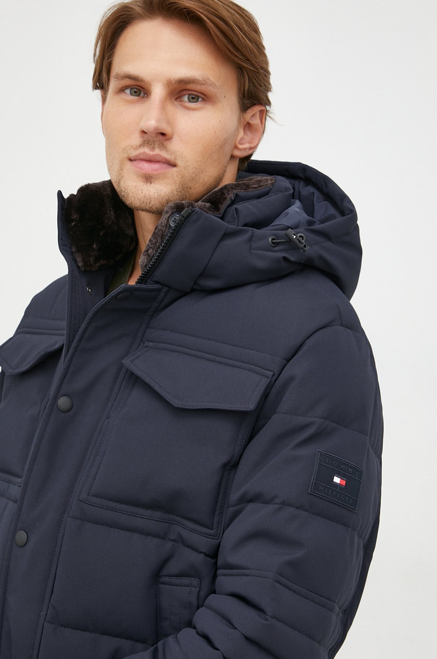 

Яке Tommy Hilfiger в тъмносиньо със зимна изолация, Тъмносин