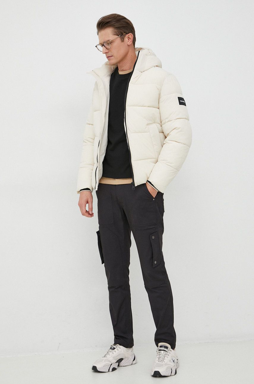 Bunda Calvin Klein pánská, béžová barva, zimní - béžová -  Hlavní materiál: 100% Polyamid 