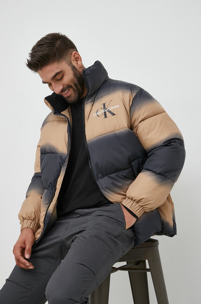 

Яке Calvin Klein Jeans със зимна изолация с уголемена кройка, Многоцветен