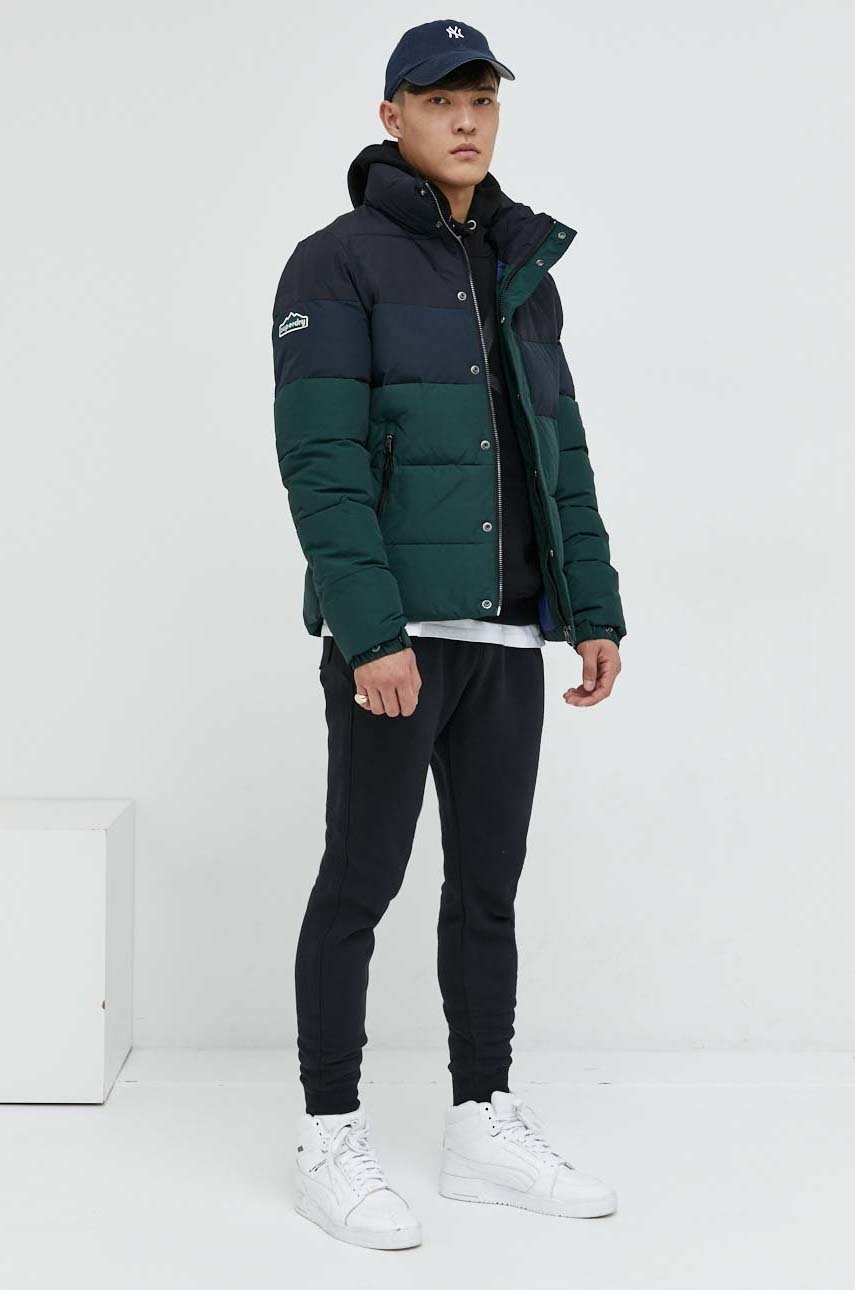 

Куртка Superdry чоловіча колір зелений зимова