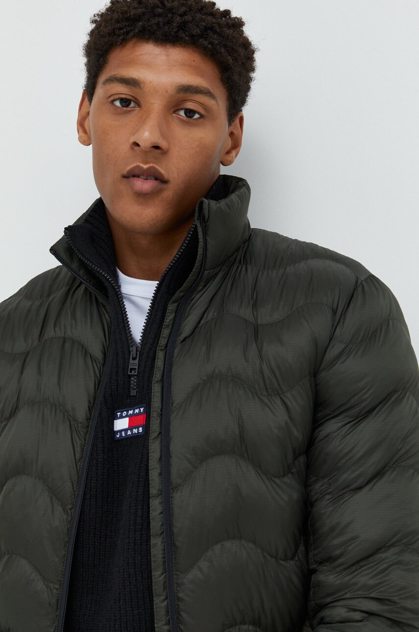 

Куртка Superdry чоловіча колір зелений перехідна