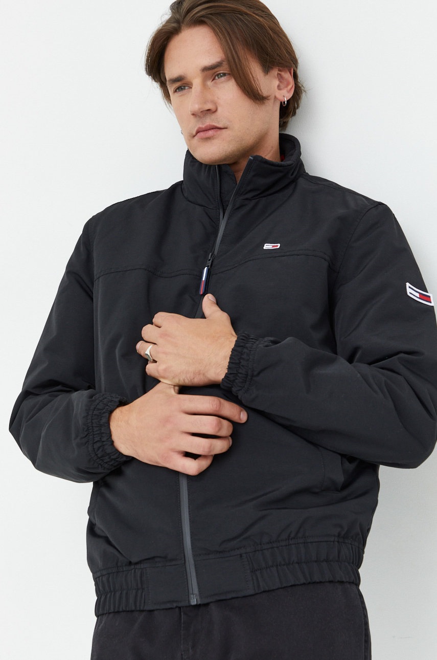

Яке Tommy Jeans в черно с преходна изолация, Черен