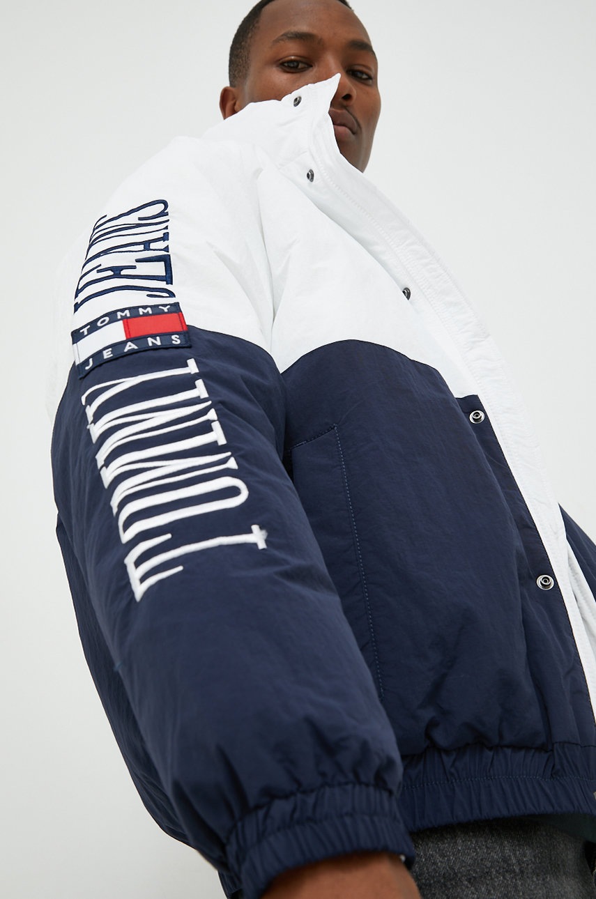 

Яке Tommy Jeans в тъмносиньо със зимна изолация, Тъмносин