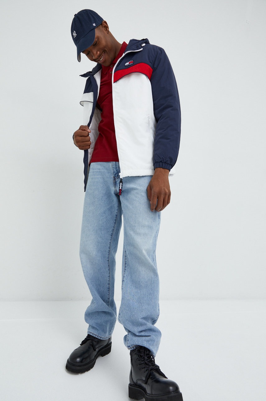 

Куртка Tommy Jeans чоловіча колір синій перехідна