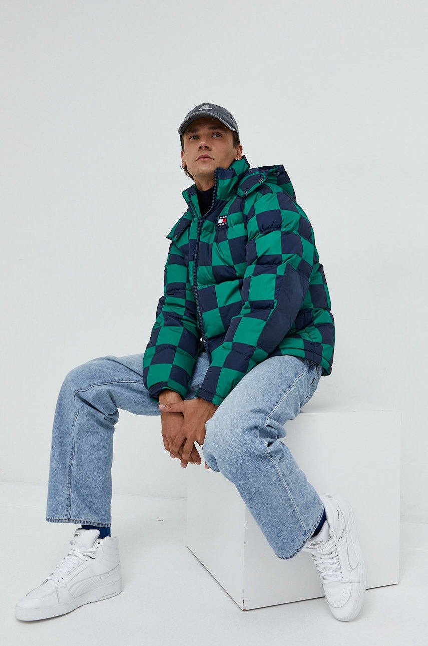 

Пуховая куртка Tommy Jeans мужская цвет зелёный зимняя