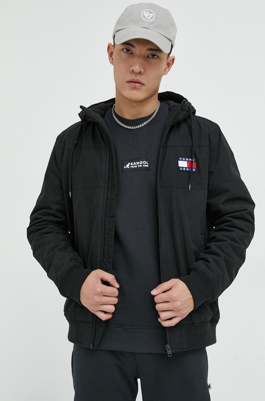 

Яке Tommy Jeans в черно с преходна изолация, Черен