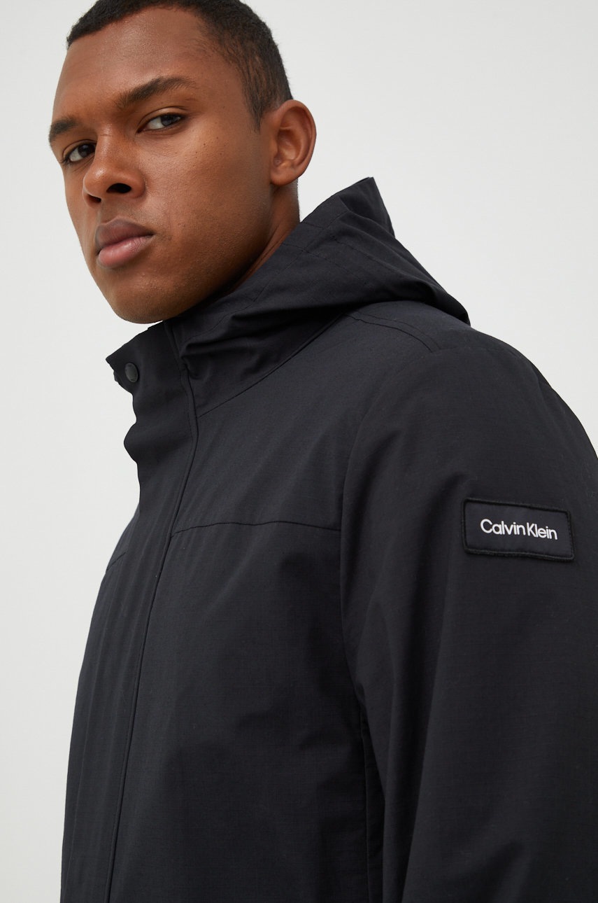 

Яке Calvin Klein Performance в черно с преходна изолация, Черен