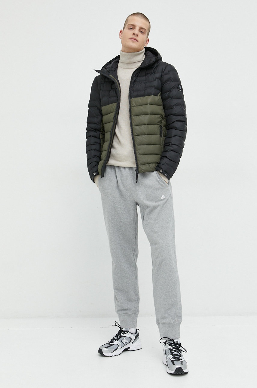 

Куртка Superdry чоловіча колір зелений перехідна