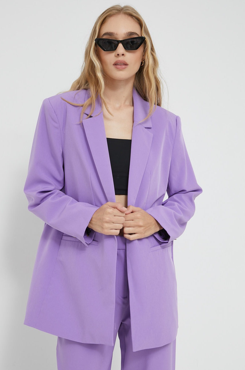 Vila sacou culoarea violet, un singur rand de nasturi, neted