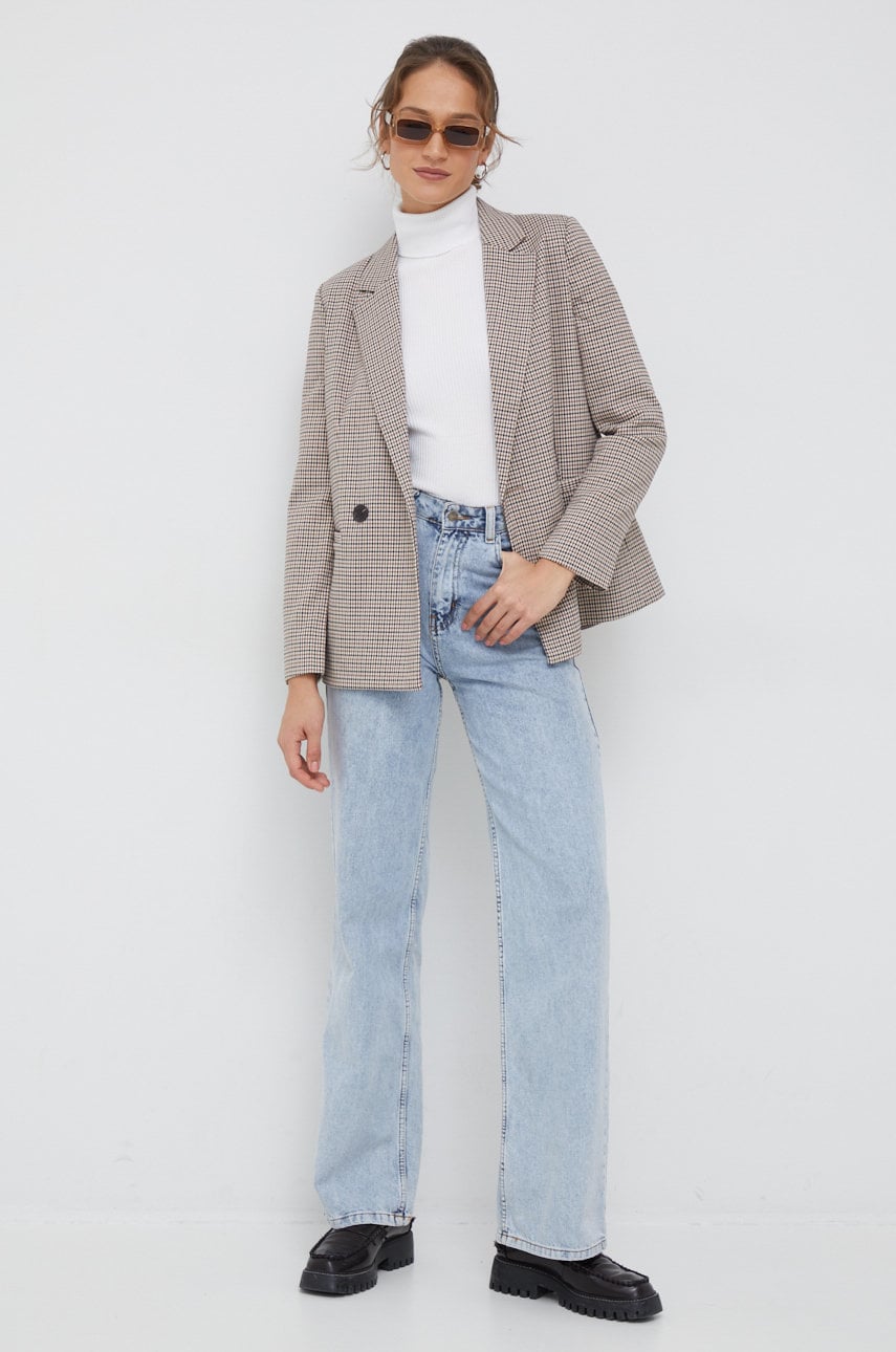 Vero moda sacou culoarea maro, oversize, modelator