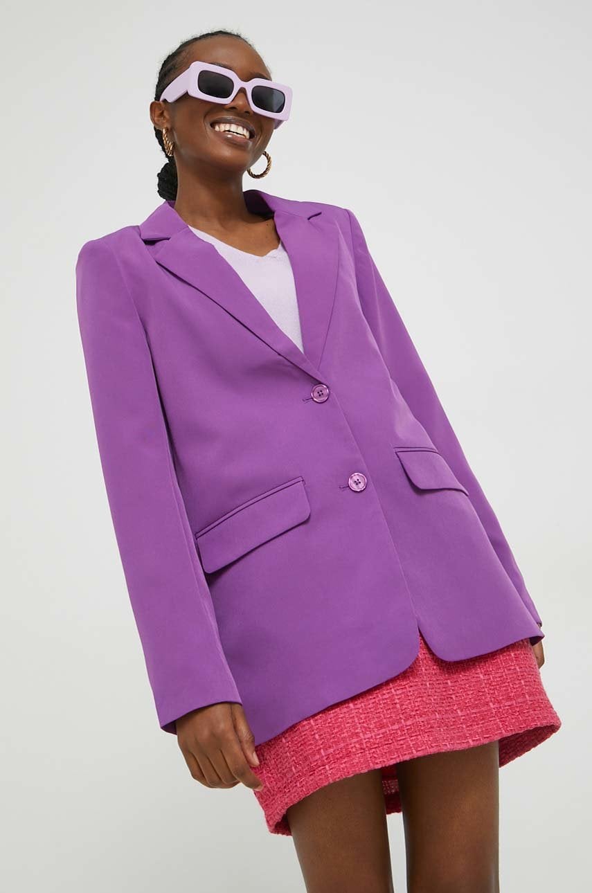 Vila sacou vikamma culoarea violet, un singur rand de nasturi, neted