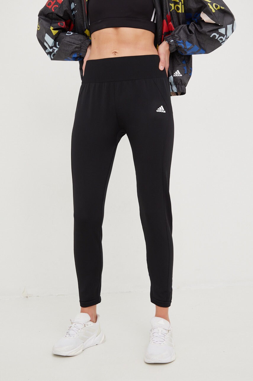 

Клин за трениране adidas Performance в черно с изчистен дизайн, Черен